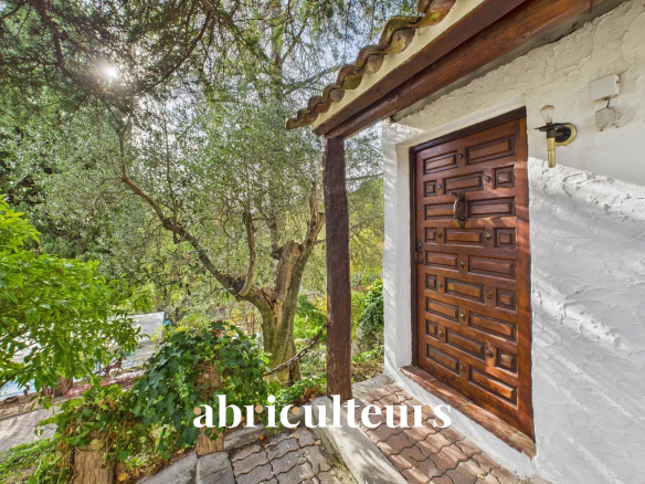 Propriété d’artistes au cœur de 2 ha de verdure – Cantaron