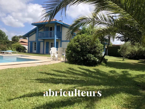 Belle maison Landaise 5 pièces -Terrain arboré -1788m2 – Piscine chauffée