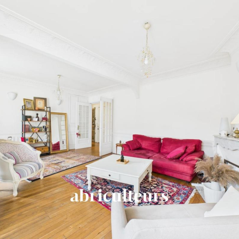 Villa au jardin exotique avec piscine au c?ur de Soorts-Hossegor ? au beau potentiel