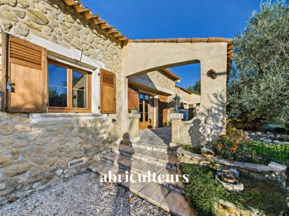 Family villa of 180 m2 – Quiet location, at the foot of the Luberon – Lauris