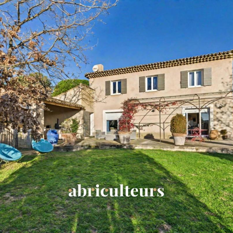 PROPRIÉTÉ DE CHARME AVEC GÎTES – AUPS –  AUX PORTES DU VERDON