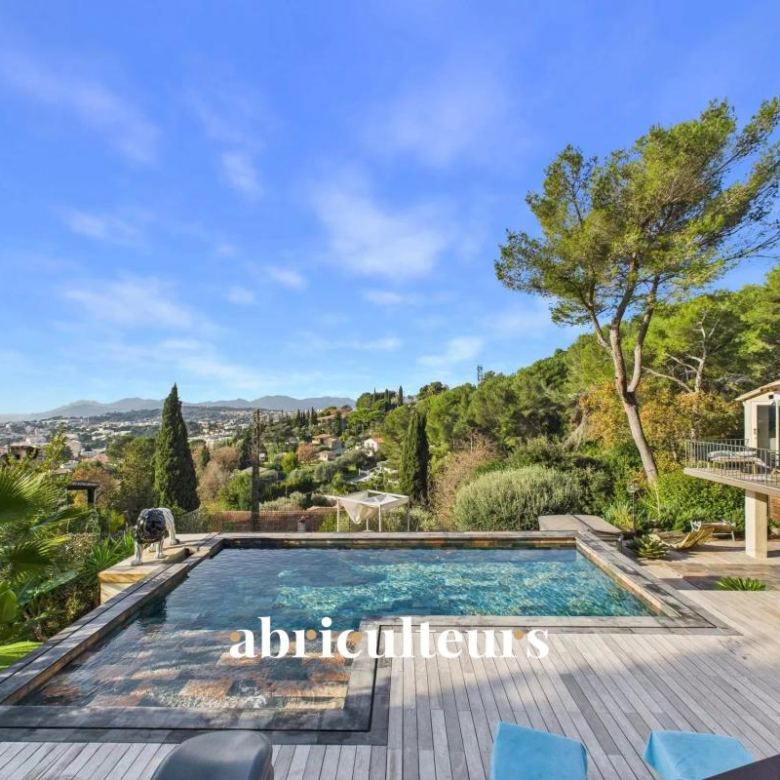 Charming 68 m² apartment with windows on both sides, in the heart of the 16th arrondissement of Paris