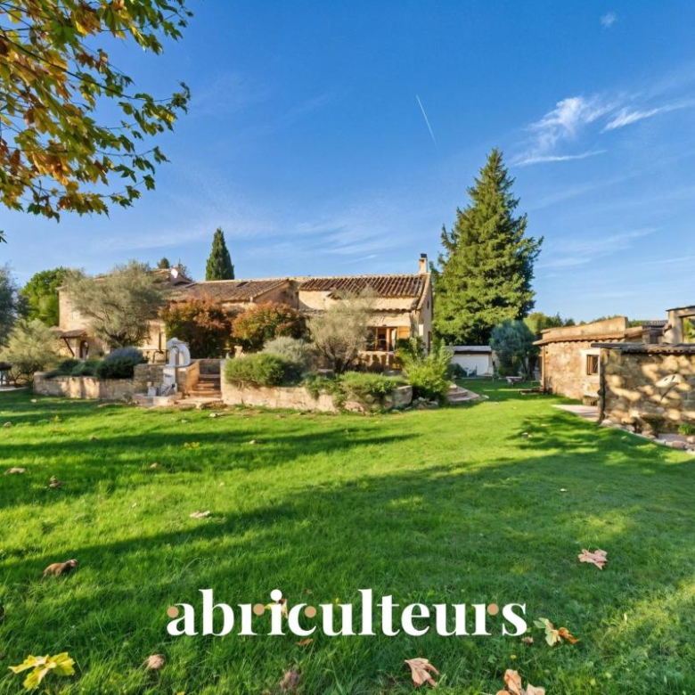 Superb single-story family villa – 5 rooms – 139 m² – Heated swimming pool – 1083 m² plot