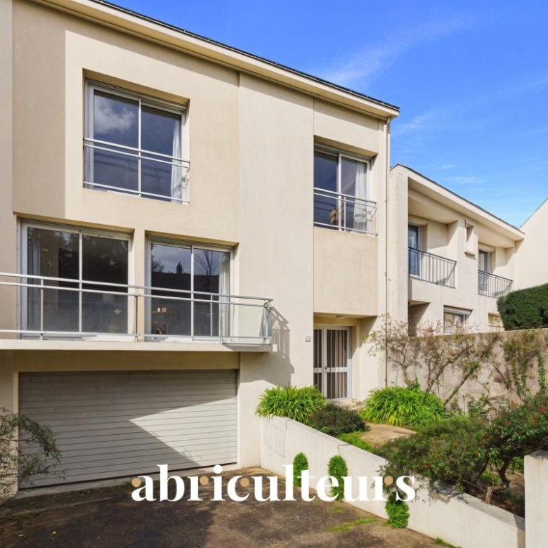 Maison familiale contemporaine ? 194 m² ? 6 pièces ? Échalas (69700)