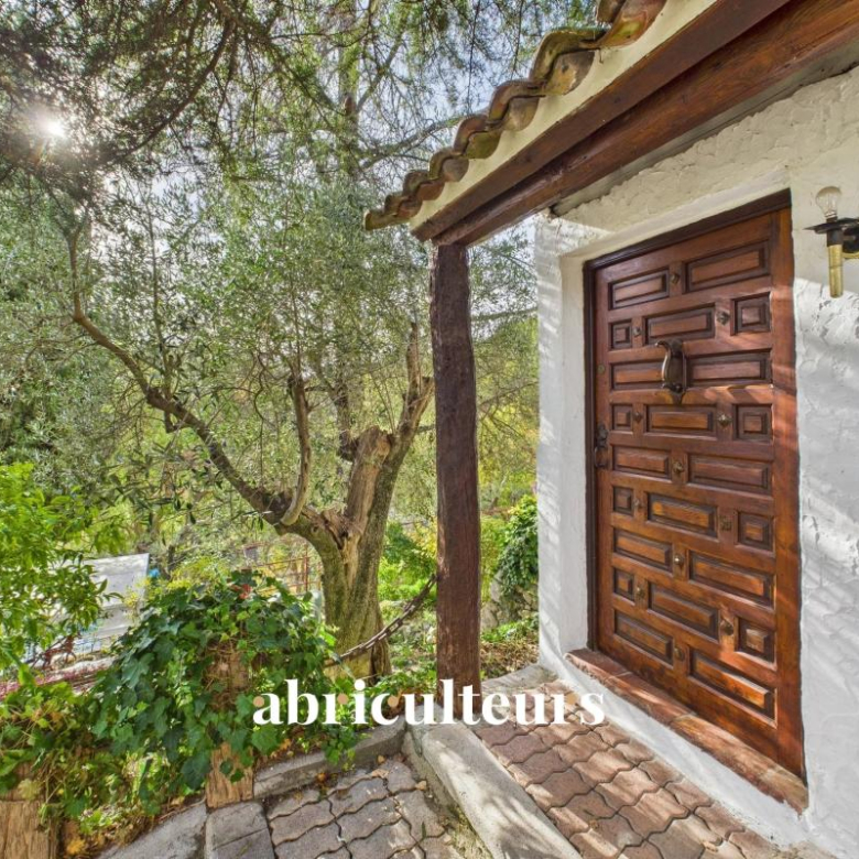 Splendide maison d’architecte dans un écrin de verdure – 317m², piscine et grandes terrasses – Nantes Sud