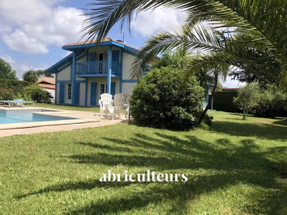 Belle maison Landaise 5 pièces -Terrain arboré -1788m2 – Piscine