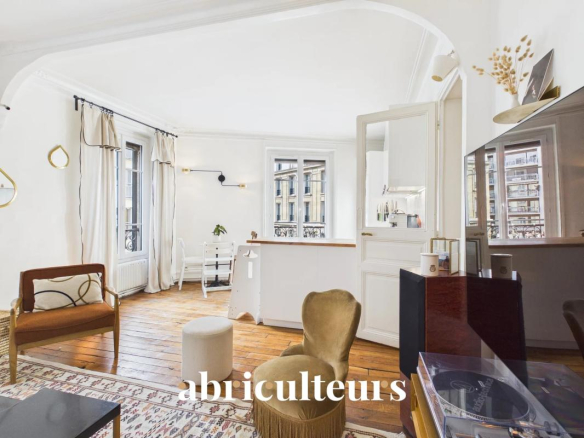 Beautiful and bright 5-room apartment – ​​3 bedrooms – 92.30 m² – 12th arrondissement town hall