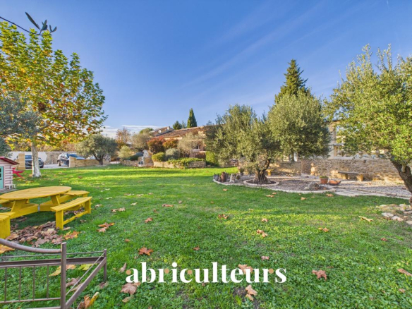 Provençal property, 180 m2 – 8 rooms – Luberon