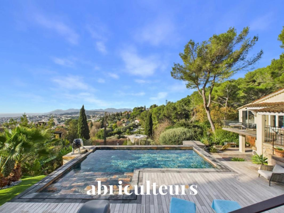 Panoramique – Villa d’exception – 227 m² – Le Cannet