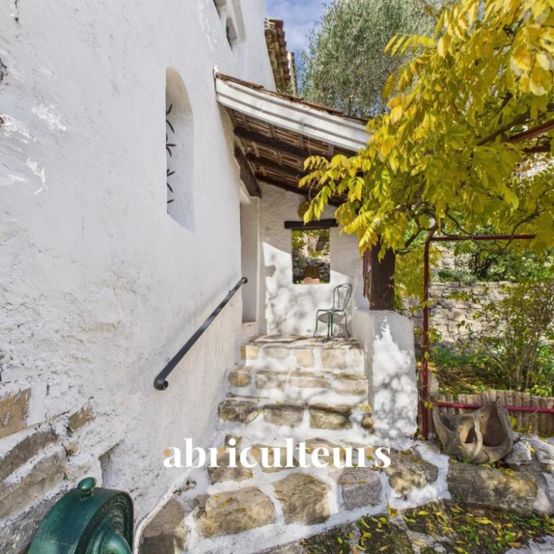 MAISON 6 PIÈCES DE 200 m² AU CALME + PISCINE – MOUANS-SARTOUX