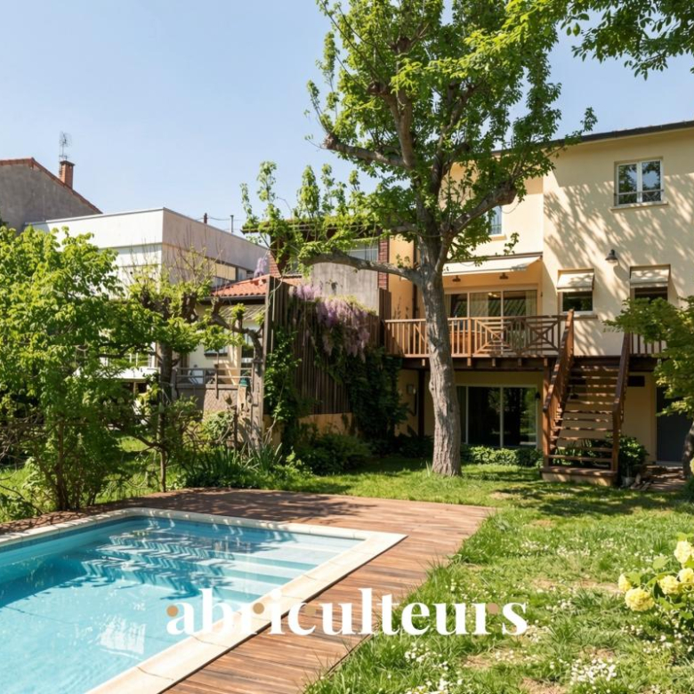 Villa d’architecte 170 m2 avec vue exceptionnelle sur le Luberon – Puyvert