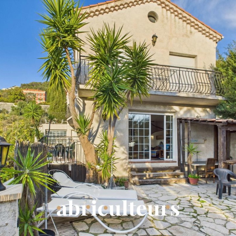 Alpes Maritimes (06) – CAP DE NICE – 320 m2 Villa with Swimming Pool and Breathtaking Sea View