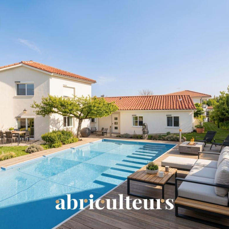 Penthouse d?exception ? 3 pièces de 78 m² ? Dernier étage avec terrasses ? Cannes Banane, face au Vieux Port