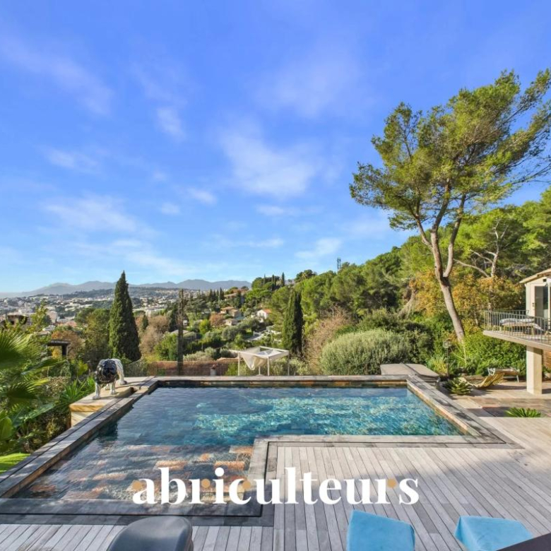 Appartement familial avec terrasses et stationnement  Tout A