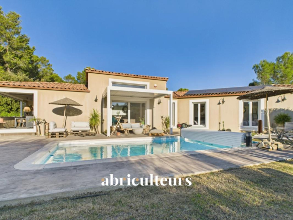 Superb single-story family villa – 5 rooms – 139 m² – Heated swimming pool – 1083 m² plot