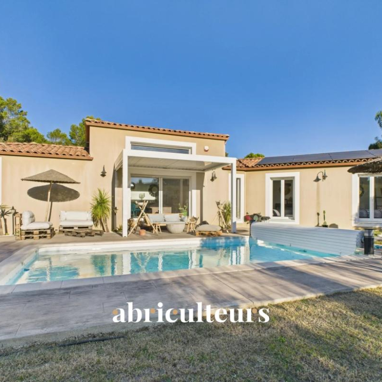 4-ROOM APARTMENT IN A ONE-HECTARE PARK WITH SWIMMING POOL, VILLAGE AND SEA WITHIN WALKING DISTANCE