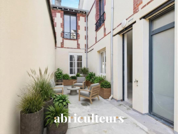 4-bedroom house with garden and car access in the heart of Petite Garenne – Colombes