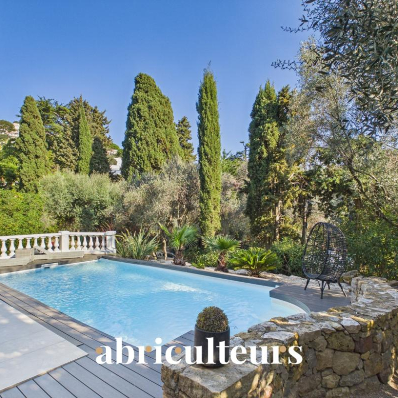 Panoramic sea view – Elegant 4-room apartment with terrace – 84m² – Juan-les-Pins