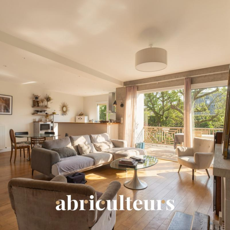 Duplex inversé – Maison de ville avec jardin et terrasse – Saint-Maur-des-Fossés – Adamville