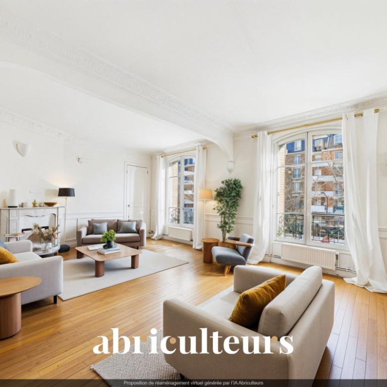 Family home of 180 m² with garden, swimming pool and garage in the Saint-Augustin district