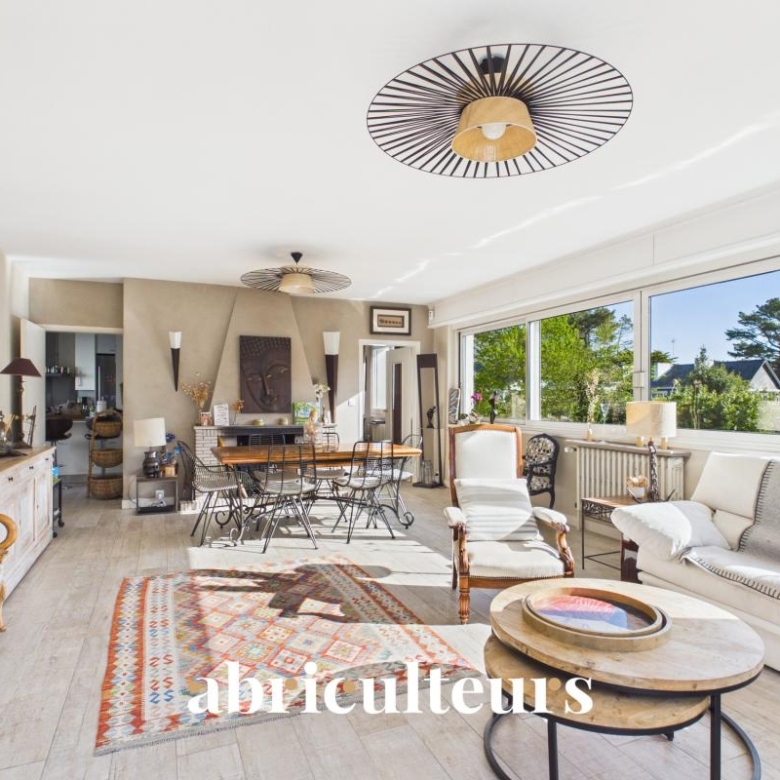 Charmante maison familiale – 178m2 – 6 chambres – Vaste séjour – Jardin et terrasse – Garage – Au c?ur de Zola