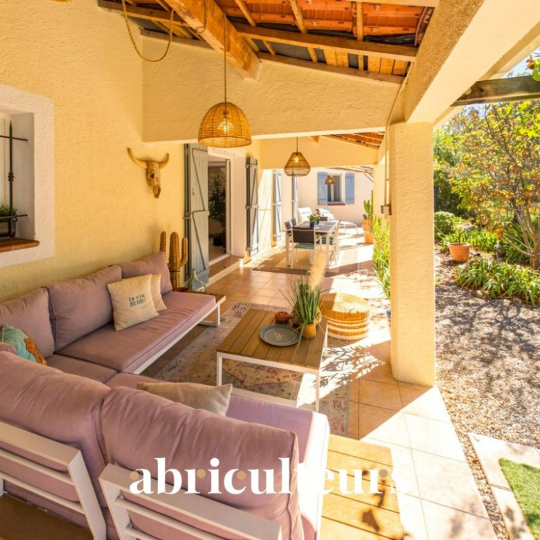 Charmante maison T6 de 180m² sur un terrain d’ 1 hectare m² à vendre à Rognes (13840)