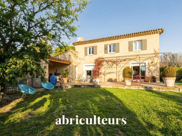 Villa  récente de 170 m² avec un panorama unique sur le Luberon ? Puyvert / Lourmarin