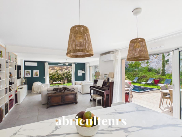 Belle maison Neuve 2024 ? DPE A ? 117m2 – 3 chambres – Jardin et piscine en centre-ville de Saint-Laurent-du-Var