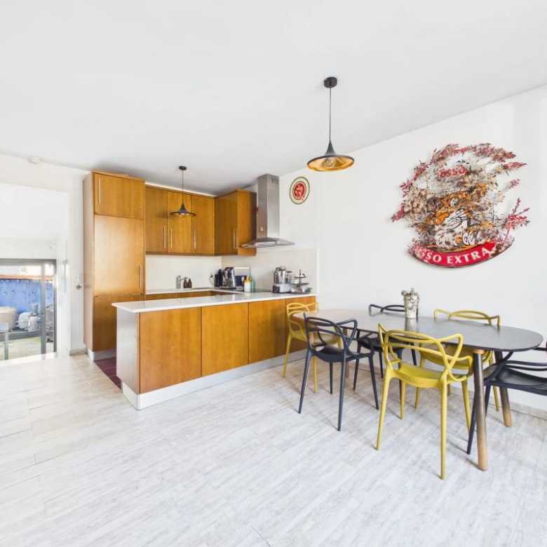 Apartment in a house – Panoramic sea view? Coteau Saint-Pierre district – 93 m² – 4 bedrooms – Garage – Garden