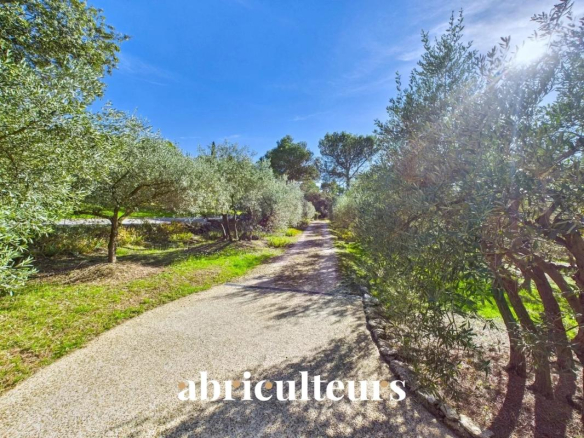 4-bedroom villa? 155 m² at the foot of the Luberon? Cheval Blanc