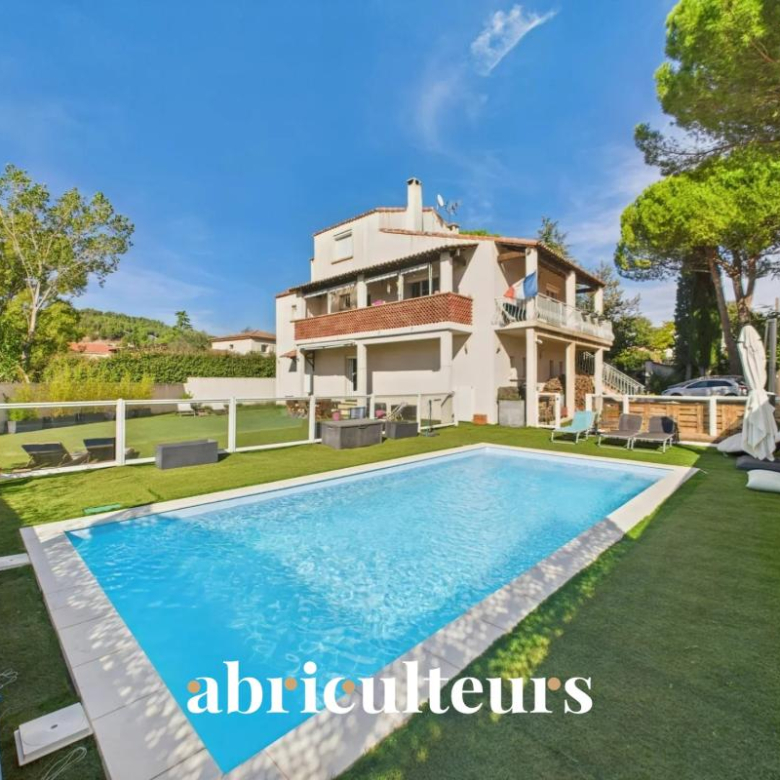 Stunning architect-designed house in a verdant setting – 317m², swimming pool and large terraces – South Nantes