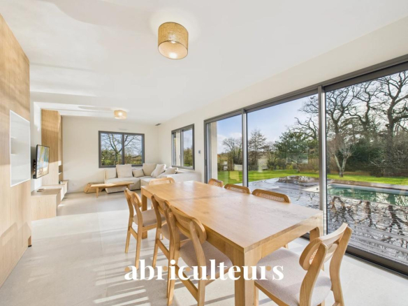 Magnificent property – Comfort and tranquility? Complete renovation in 2025 – Energy rating B – Heated swimming pool – Route de la Colinerie – Pornic