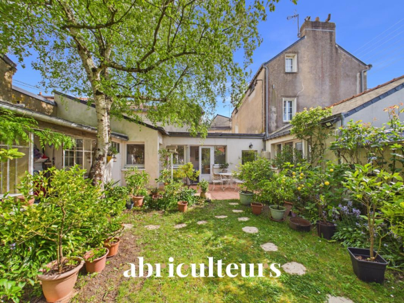 Charmante maison familiale – 178m2 – 6 chambres – Vaste séjour – Jardin et terrasse – Garage – Au c?ur de Zola