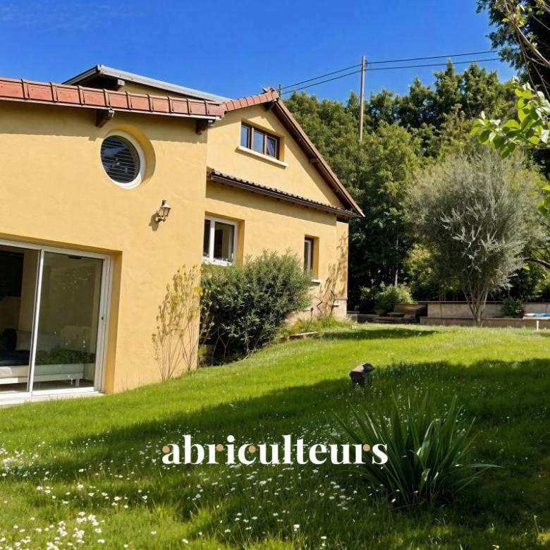 Villa, house, property in Mougins with panoramic village views