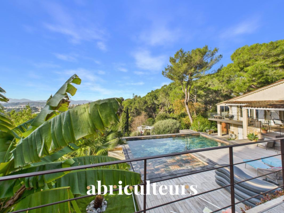 Exceptional villa with panoramic sea views, swimming pool, 6 bedrooms and high-end amenities – Le Cannet, 227 m²