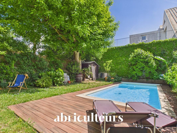 Havre de paix de 180 m² : Échoppe avec piscine au coeur de Saint Augustin