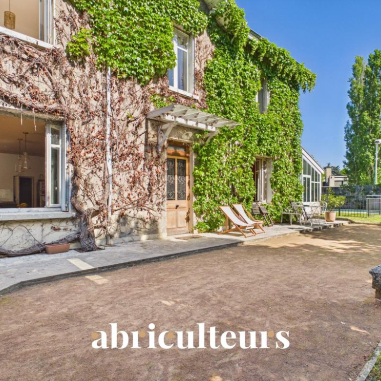 Havre de paix de 180 m² : Échoppe avec piscine au coeur de Saint Augustin