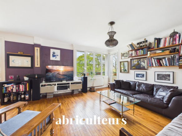 EXCEPTIONAL FAMILY APARTMENT – GENEROUS ROOMS, PANORAMIC GREEN VIEWS – SEVRES CROIX BOSSET