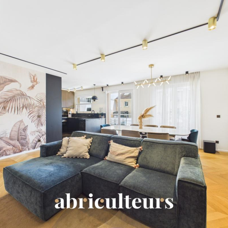 UNE GRANDE MAISON FAMILIALE AU CŒUR DE MOUGINS