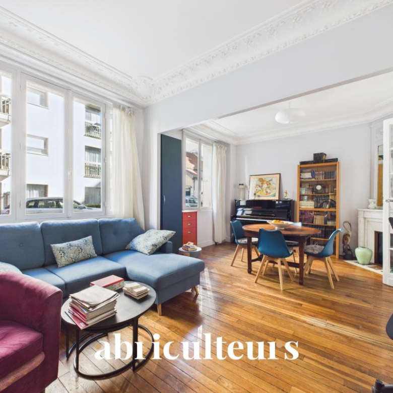 For sale – 2-bedroom apartment – ​​Gros Caillou