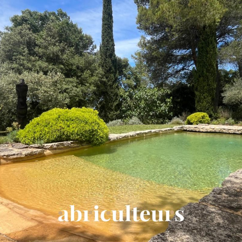 Beautiful property of 257m2 – Indoor swimming pool – 1800m2 of land – 4 bedrooms – Private estate of Haut Bissin – Garage