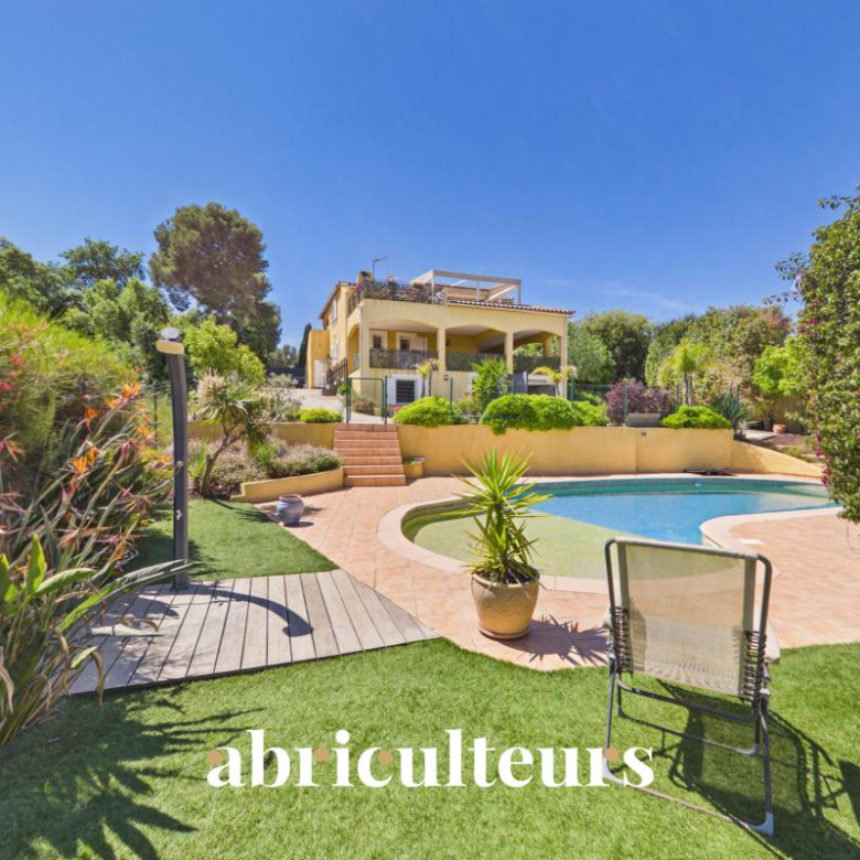 360m2 PROPERTY / BARTHELASSE ISLAND