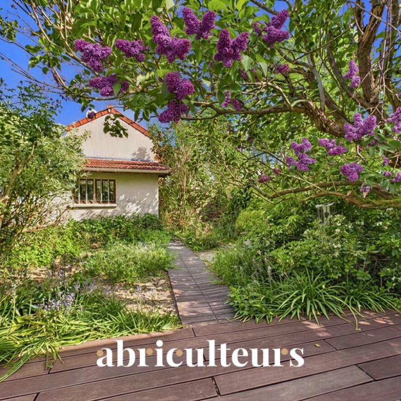 LOCATION VILLA DE LUXE GASSIN – 6 CHAMBRES + 2 STAFF – VUE VIGNES