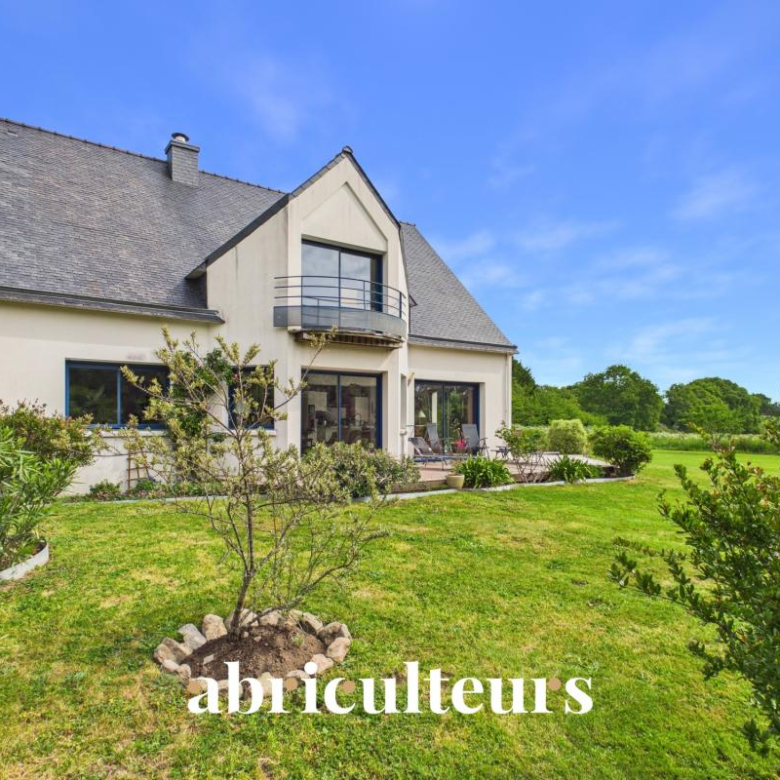 MOUANS SARTOUX HOUSE WITH POOL, LARGE GARDEN &amp; GARAGE