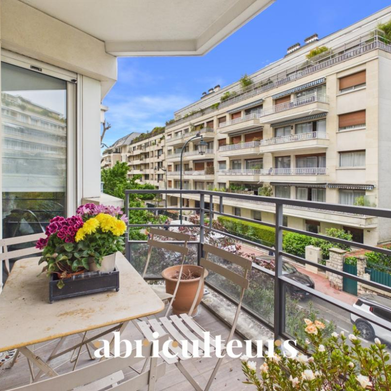 Bel appartement 3 pièces avec balcon – Rénové avec climatisation – Saint-Mandé
