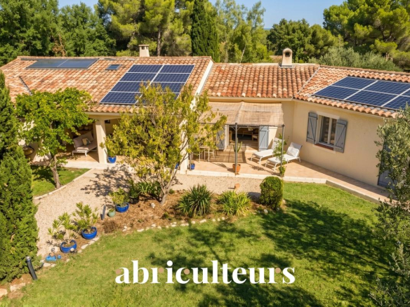 Haut Verdon Regional Park – Aups – 261 m² property with 2 independent 4-star rated gîtes, swimming pool and landscaped garden