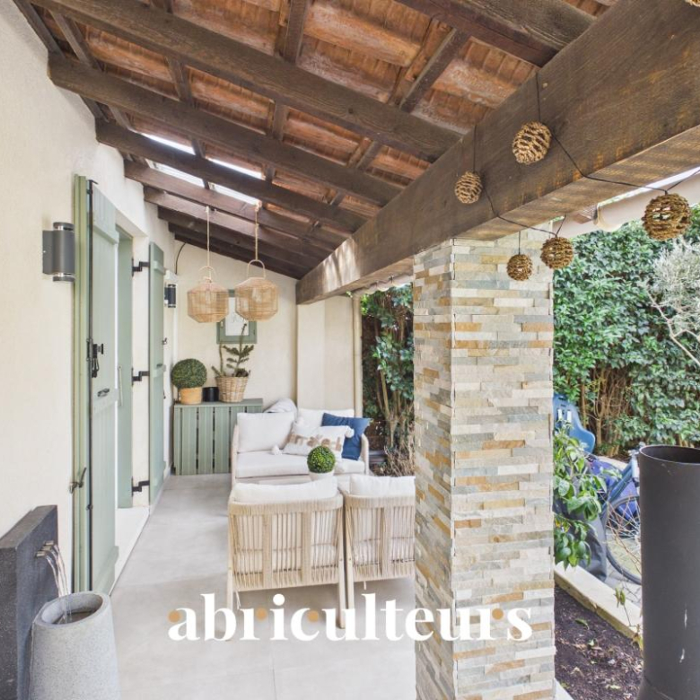 Écully – Maison familiale avec piscine sur une parcelle de 1 056 m²