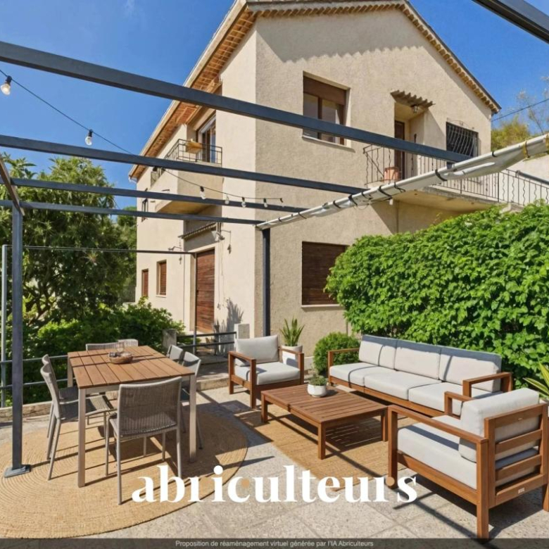 Stunning 93 m² Duplex/Townhouse – Outdoor Space – High Ceilings