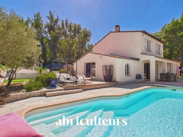 Villa rénovée de 150 m² – 4 chambres – Terrain paysager 1413 m² avec piscine – Callian