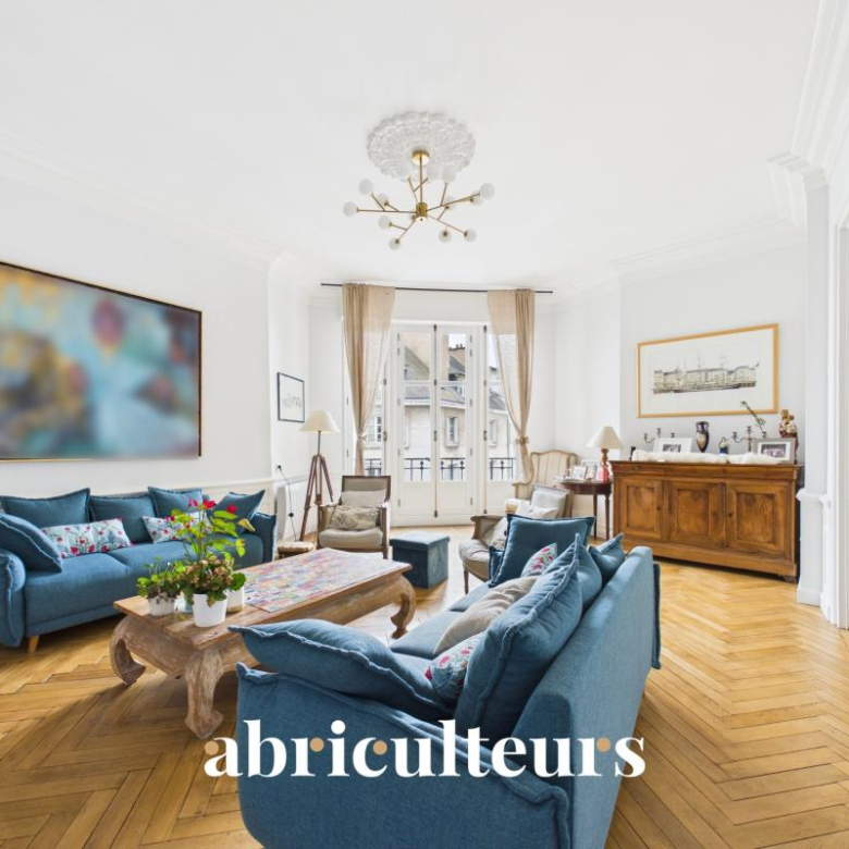 Quiet family apartment – ​​101 m² – 4 rooms – Paris 11th arrondissement